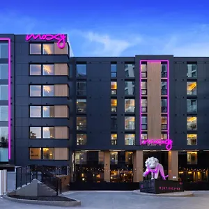 Hotel Moxy Downtown, Halifax